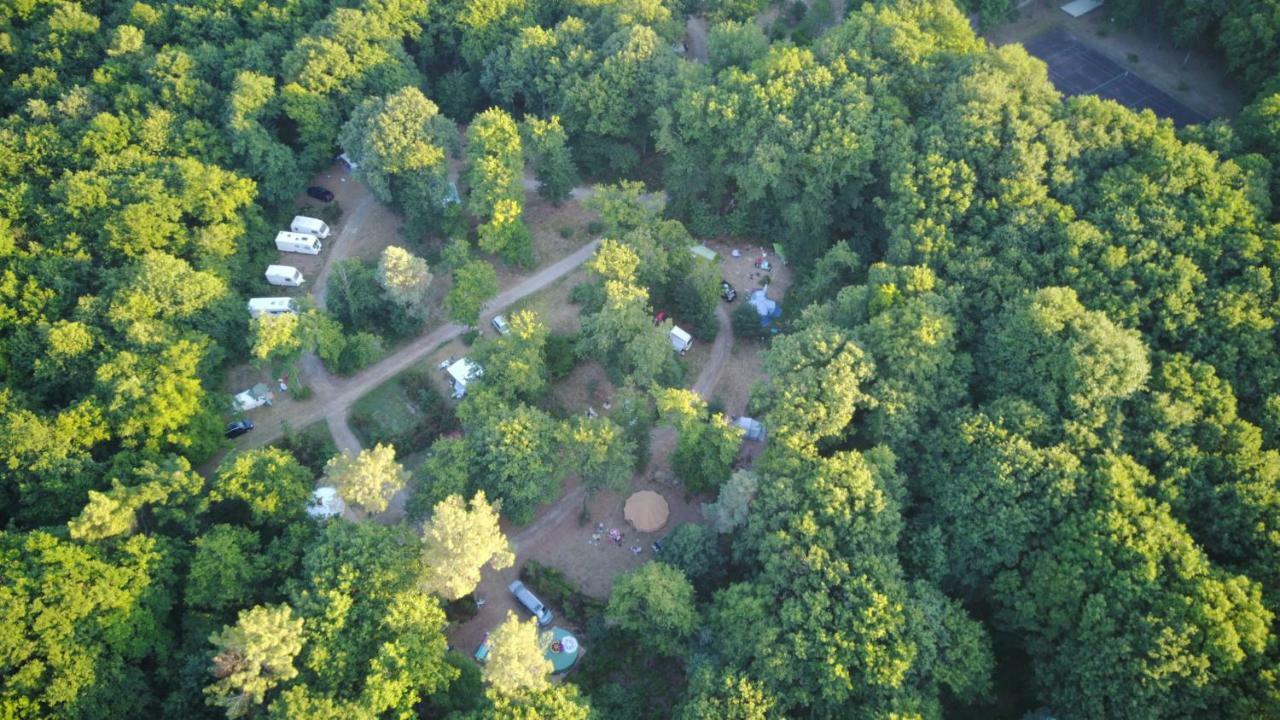 Camping Bois De St Hilaire Chalandray Dış mekan fotoğraf